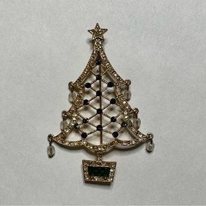 Vintage gold tone and‎ rhinestone Avon Christmas tree brooch pin